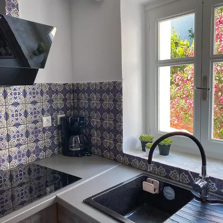 Evageliasvilla Sea View *